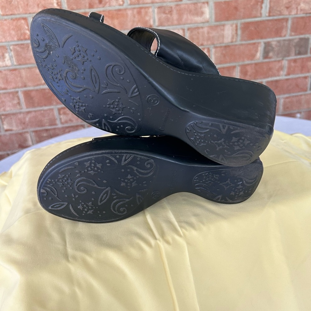 Women’s size 8 No Boundaries, black slip on sandal. - Picture 5 of 7